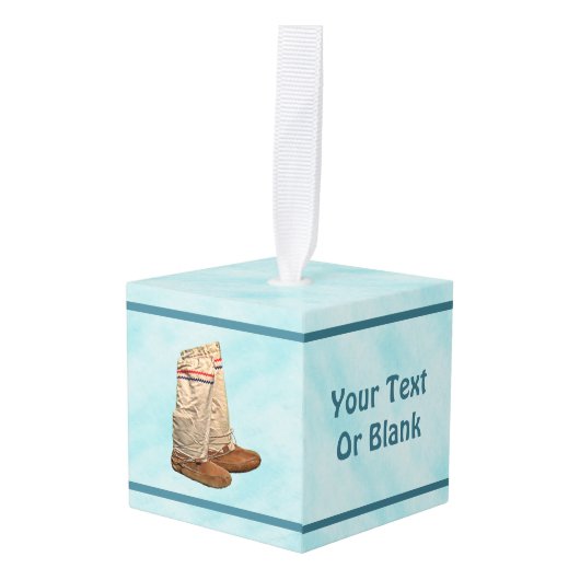 Mukluks on Snow Decoratie (Voorkant hoekig)