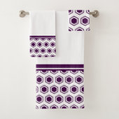 Mulberry en White Hexagonal Pattern Bad Handdoek (Insitu)