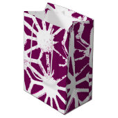 Mulberry en wit geometrisch patroon medium cadeauzakje (Voorkant Gekanteld)