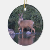 "Mule Deer Making an Early Morning River Crossing" Keramisch Ornament (Links)