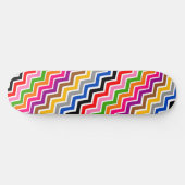 Multi gekleurd Zigzag Chevron Patroon Ontwerp Persoonlijk Skateboard (Horizontaal)