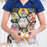 Multi Photo Collage Simple Moderne Hexagon Pattern Schort<br><div class="desc">Multi Fotocollage Eenvoudige Moderne Hexagon Honingraat Patroon Gepersonaliseerde Keukenschort beschikt over een fotocollage van uw favoriete foto's in een zeshoekige vorm. Perfect voor cadeaus voor verjaardag, kerst, Moederdag, Vaderdag, grootouders, broer, zus, beste vriend en meer. FOTO TIP: centreer je foto's voordat je ze uploadt naar Zazzle. Ontworpen door ©Evco Studio...</div>