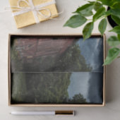 Multi-verdiepingen grote rode schuur onder stormac tissuepapier (Geschenk)