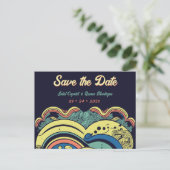 Multicolor 70's groovy psychedelic save the date briefkaart (Staand voorkant)