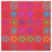 Multicolor hartcirkels op rood stof (Swatch)
