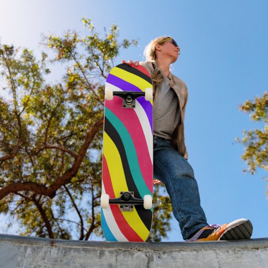 Multicolor Psychedelic Wavy Stripes Persoonlijk Skateboard (Buiten 1)