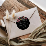 Multicolor Wildflower Bedankt voor de bruiloft Ronde Sticker<br><div class="desc">Deze veelkleurige wilde bloem bedankt bruiloft gunst klassieke ronde sticker is ideaal voor een rustieke bruiloft. Het ontwerp is voorzien van een veelkleurig assortiment van roze, blush, paarse, geel, wit, violet, rood, bordeauxrode wilde bloemen in een zwarte achtergrond. Maak de labels van de sticker uw eigen door uw namen, het...</div>
