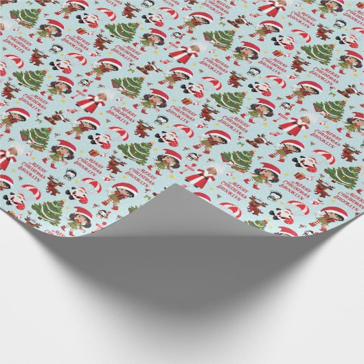 Multiculturele meisje elf kerst gepersonaliseerd cadeaupapier (Hoek)