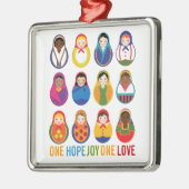 Multiculturele nestpoppen van één liefdeswereld metalen ornament (Links)