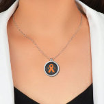 Multiple sclerose awareness-Ketting Zilver Vergulden Ketting<br><div class="desc">Een gestileerde afbeelding van een Multiple Sclerosis Warrior ketting. Een sieraden cadeau met het woord MS en een Oranje Awareness Lint als een Warrior cadeau voor Multiple Sclerosis Awareness maand.</div>