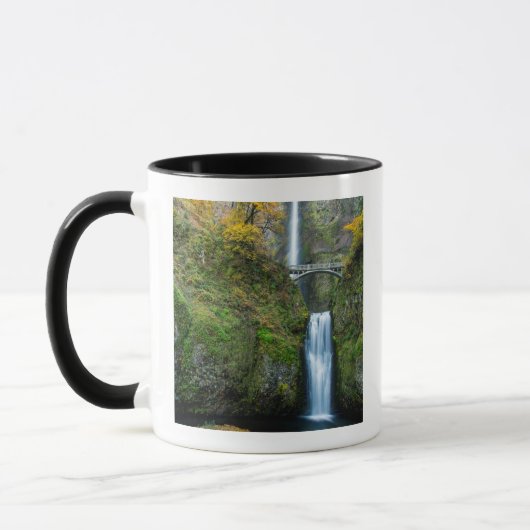Multnomah-watervallen in de herfst in de Columbia- Mok (Links)