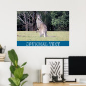 Mum Kangaroo met Baby Joey in haar zak Poster (Thuiskantoor)