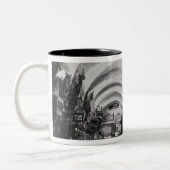 Mummies van catacomb uit Palermo, Italië Tweekleurige Koffiemok (Links)