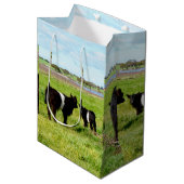 Mummy and Baby Galloway Koe, Gift Bag Medium Cadeauzakje (Voorkant Gekanteld)