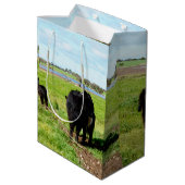Mummy and Baby Galloway Koe, Gift Bag Medium Cadeauzakje (Achterkant Gekanteld)