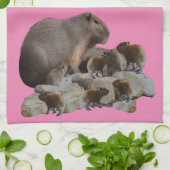 Mummy Capybara met baby's, Dish Towel Theedoek (Gevouwen)