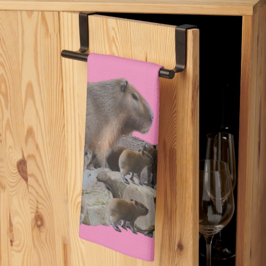 Mummy Capybara met baby's, Dish Towel Theedoek (Derde Gevouwen)