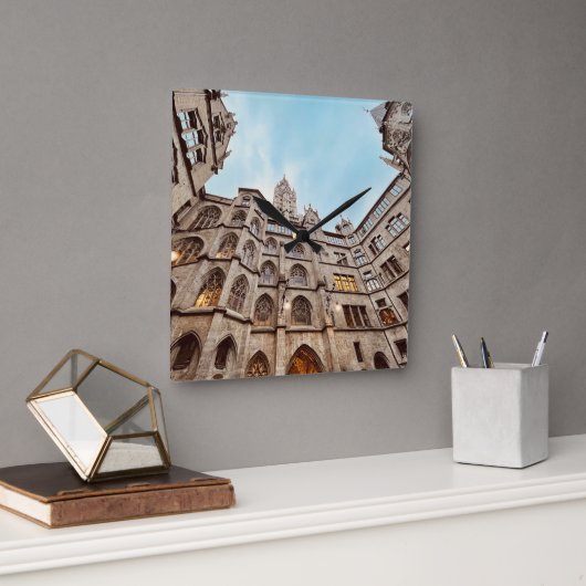 München Clock, Rathaus-Glockenspiel, Vierkante Klok (Kantoor)