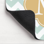 Munt en Goud Modern Chevron Custom Monogram Muismat (Hoek)