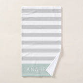 Munt en Grijze Strepen Monogram | Bewerkbare kleur Bad Handdoek (Handdoek)