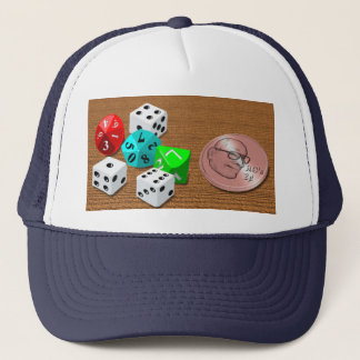 Munten en Dice Trucker Hat Pet
