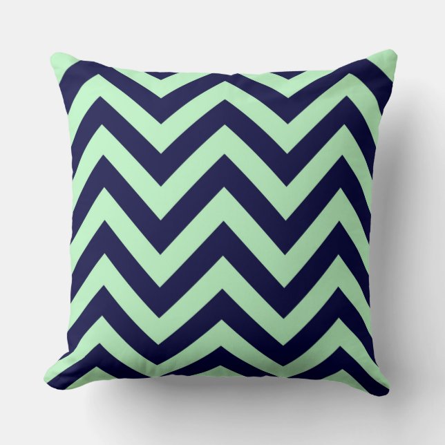 Muntgroen, marineblauw groot chevron zigzag patroo kussen (Voorkant)