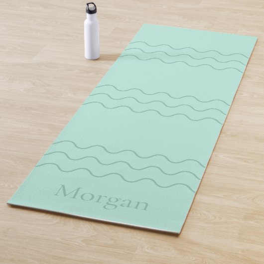 Muntgroene moderne golvende lijnen met aangepaste yogamat (In situ)