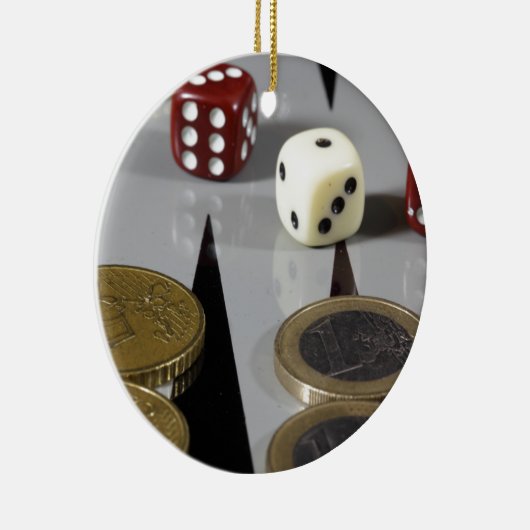 Muntstukken op een backgammonraad keramisch ornament (Rechts)