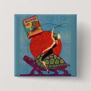 Murad sigarettendame rijder reuzenschildpad vierkante button 5,1 cm