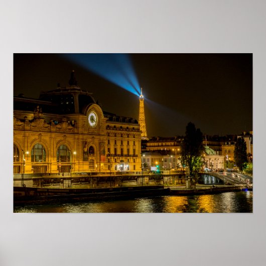 Musée d'Orsay in Parijs 's nachts Poster (Voorkant)