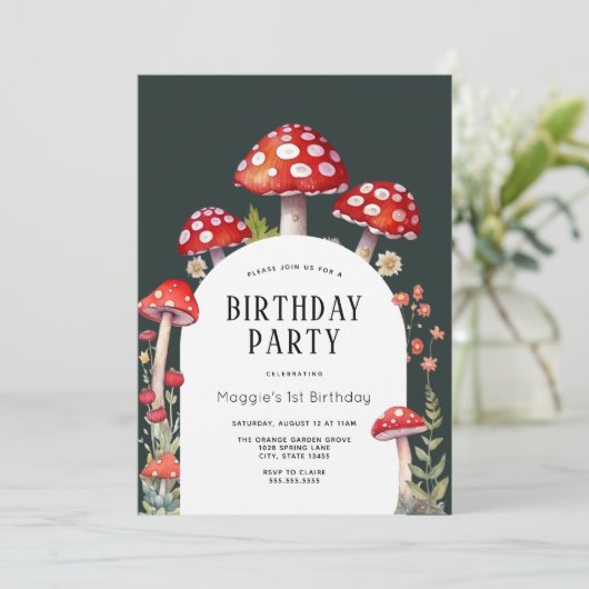 Mushroom Cottage Woodland Verjaardag uitnodiging (Staand voorkant)