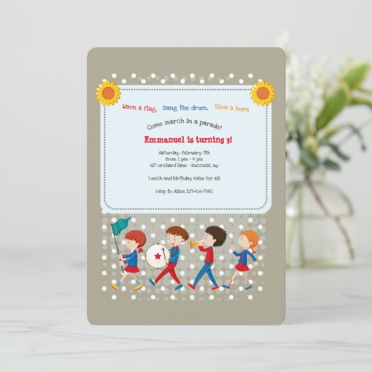 Musical Parade Birthday Uitnodiging (Staand voorkant)