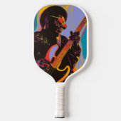Músico de Rok con su Guitarra Pickleball Paddle (Achterkant)
