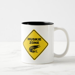 Muskie Vissen Zone Sign. Tweekleurige Koffiemok