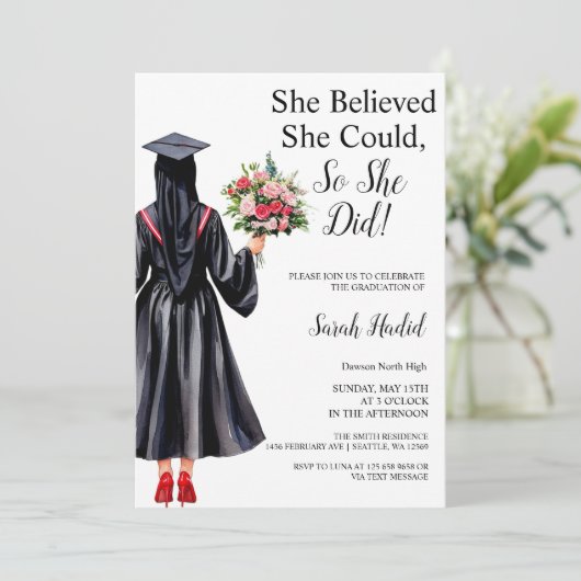 Muslim Hijabi Afstuderen Invitation Kaart (Staand voorkant)