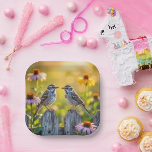 Mussen en kegel bloemen door een houten hek papieren bordje (Feest)