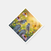 Mussen en kegel bloemen door een houten hek servet (Hoek)