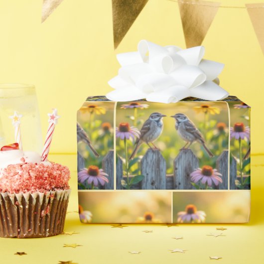 Mussen neergestreken op hek piket cadeaupapier (Verjaardagsfeest)