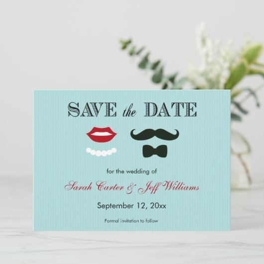 Mustache en Lips Aqua Stripe Save the Date Cards (Staand voorkant)