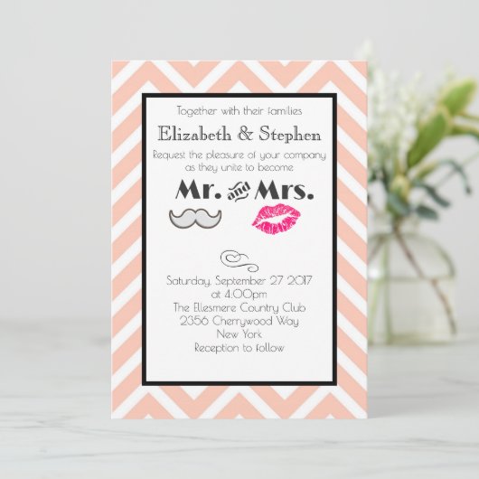 Mustache en Lips Mr en Mrs Peach Wedding Kaart (Staand voorkant)