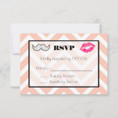 Mustache en Lips Wedding RSVP op Peach Chevron (Voorkant)