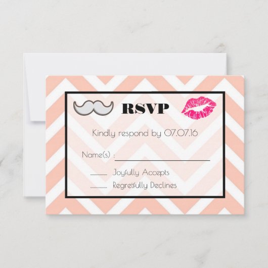 Mustache en Lips Wedding RSVP op Peach Chevron Kaartje (Voorkant)
