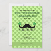 Mustache je bier St Patrick Day Clovers Invite Kaart (Voorkant)