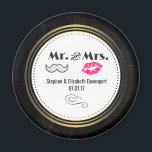 Mustache & Lips Mr. & Mrs Black & Gold Wedding Magneet<br><div class="desc">Een bruiloft magneet met een moderne stijl bruiloft ontwerp - glamoureuze roze kissy lippen en een mannelijke retro-ogende snor illustratie. Gelegen op een zwarte krijtbordachtergrond met een gouden gradiënt cirkelvormig lijst in het midden. Tekst zegt Mr en Mrs en u kunt personaliseren met uw namen en trouwdatum.</div>