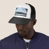 Mustang 73-inch frontview afbeelding op een pet (In situ)