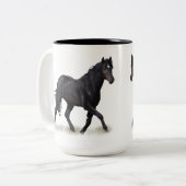 Mustang Wild Black Stallion en Cloud BeverageMug Tweekleurige Koffiemok (Voorkant links)
