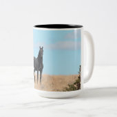Mustang Wild Black Stallion en Cloud BeverageMug Tweekleurige Koffiemok (Voorkant rechts)
