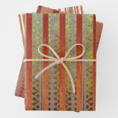 Muted Red en Green Stripe Herfst Inpakpapier Vel (In situ)