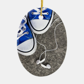 Muziek en sneakers keramisch ornament