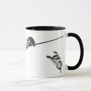 muziek, handen van de geleider met een batterij mok